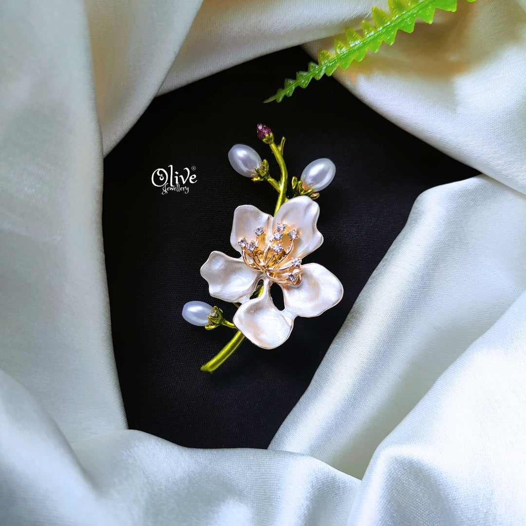 The Green Vine Brooch