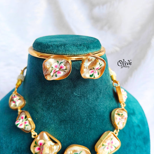 MOP Choker with Tanjore Flower Painting
