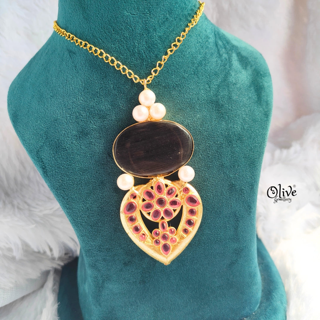 Monalisa Pendent