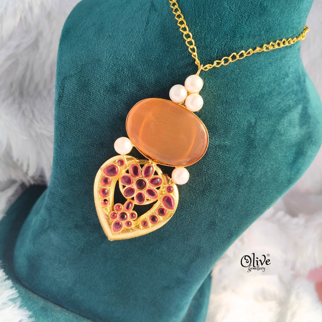 Monalisa Pendent