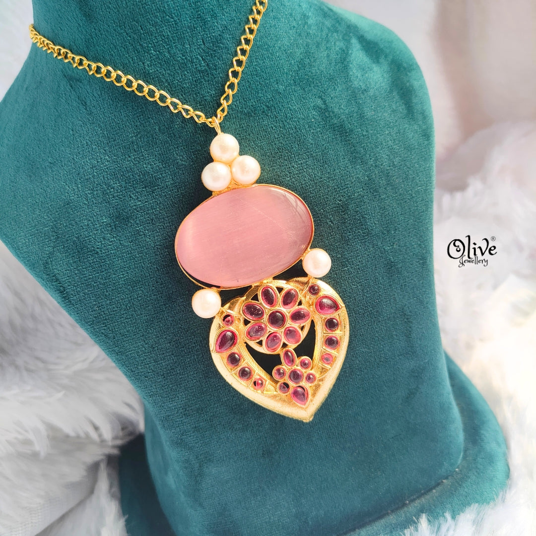 Monalisa Pendent