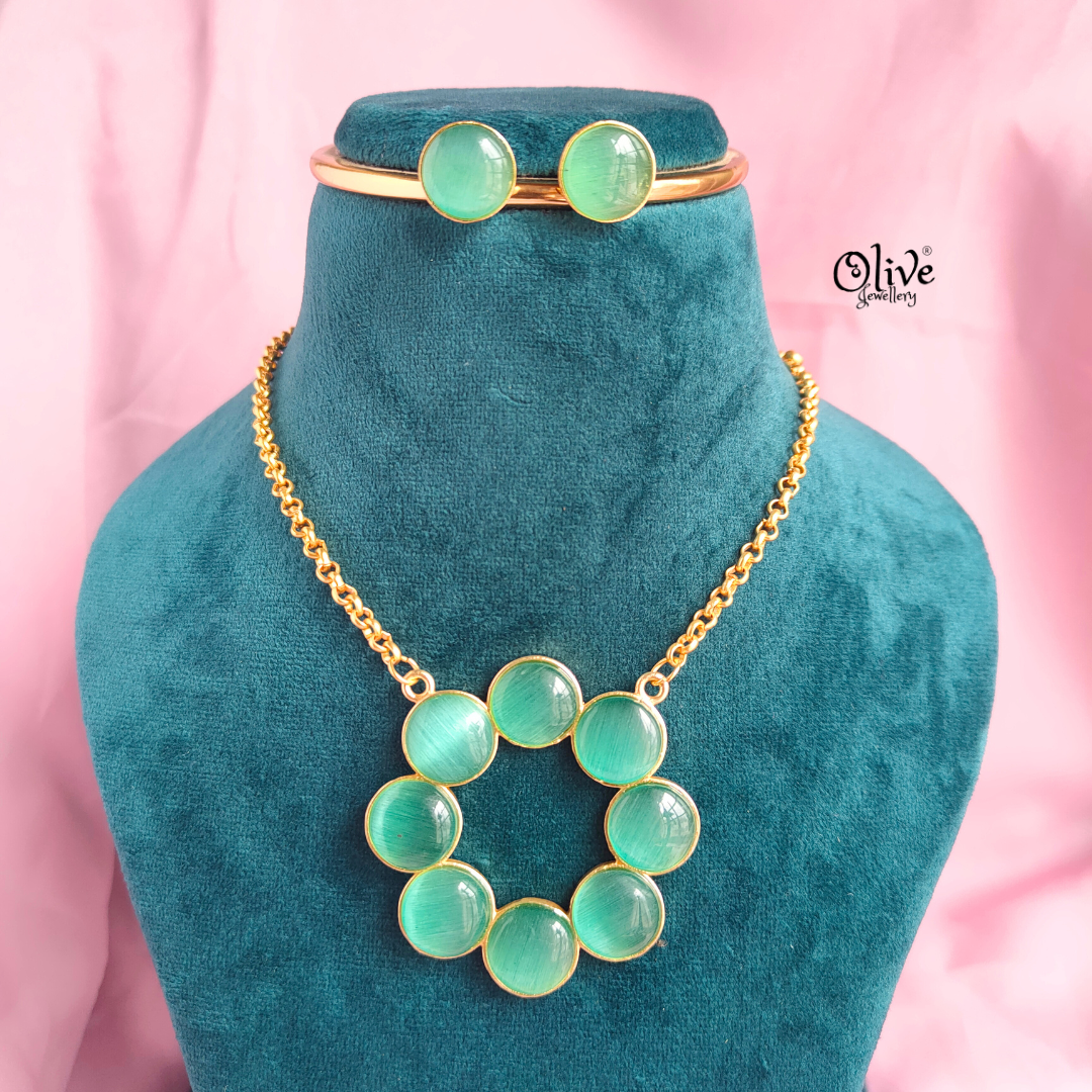 Monalisa Pendent