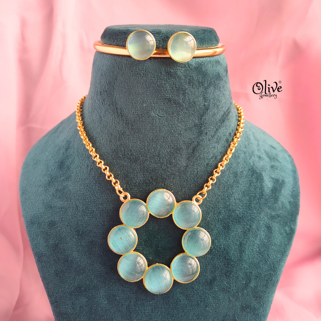 Monalisa Pendent