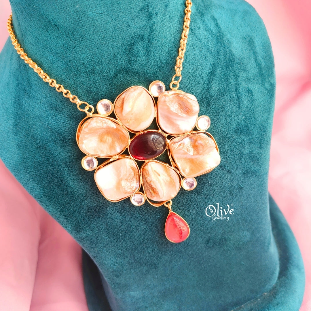 MOP Pendent
