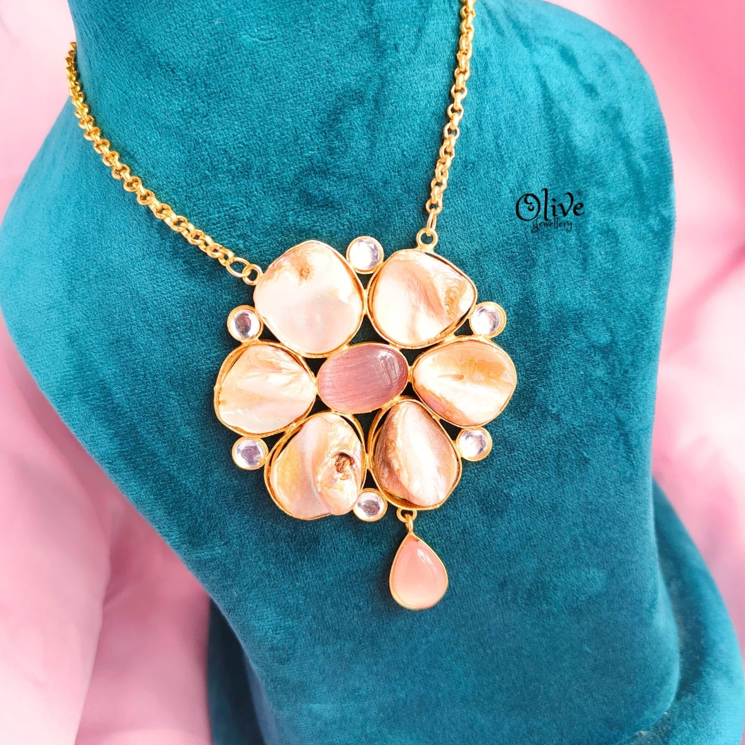 MOP Pendent
