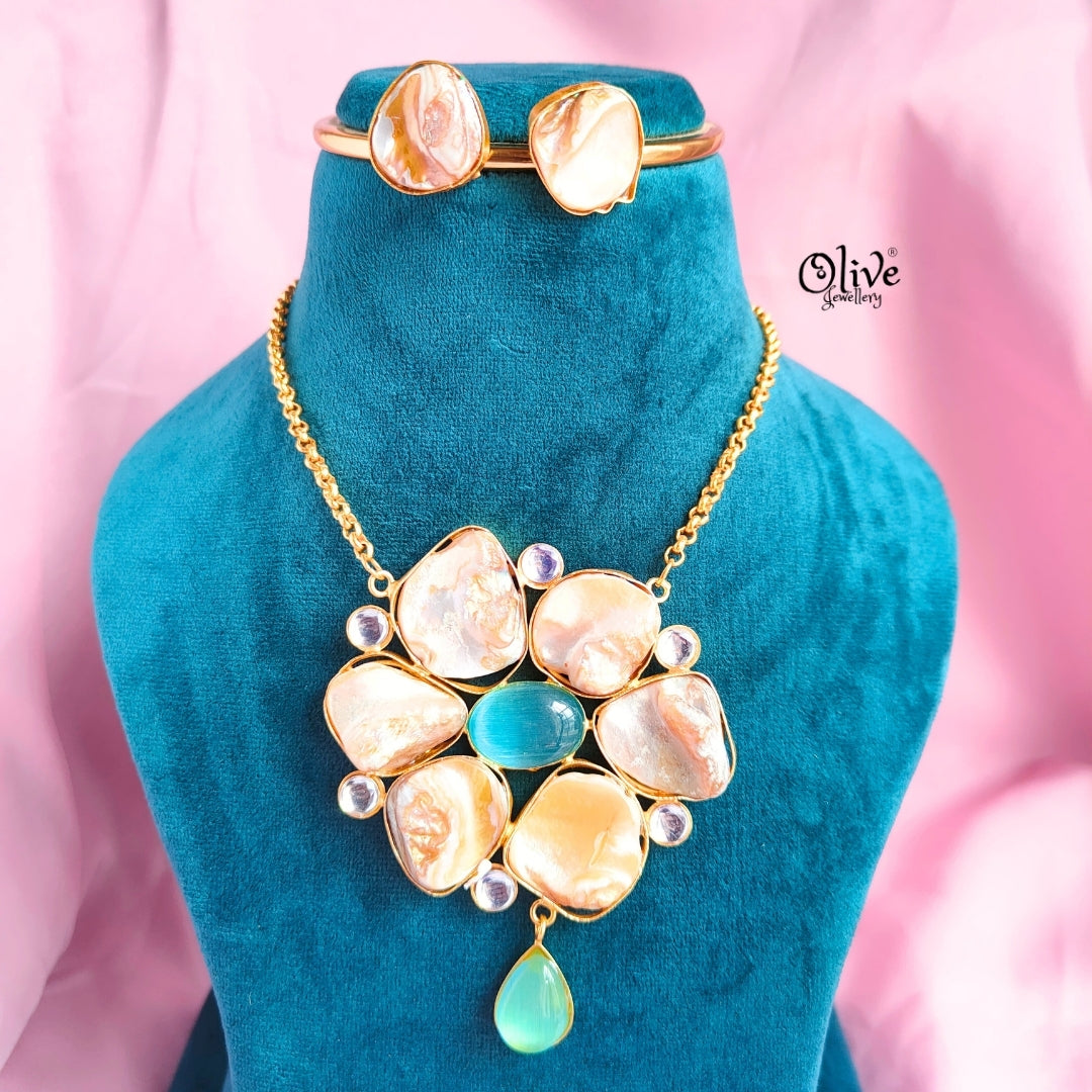 MOP Pendent
