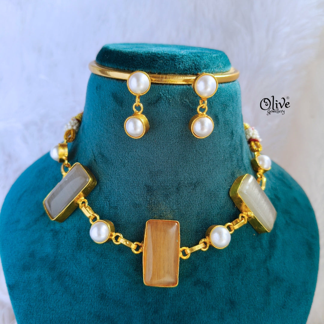 Monalisa Choker
