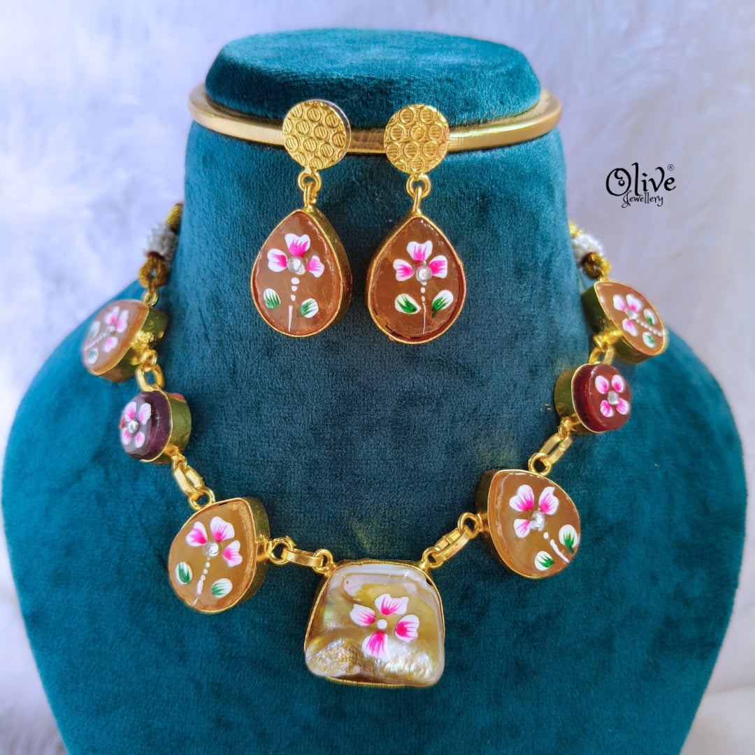 Tanjor Natural Stone Choker