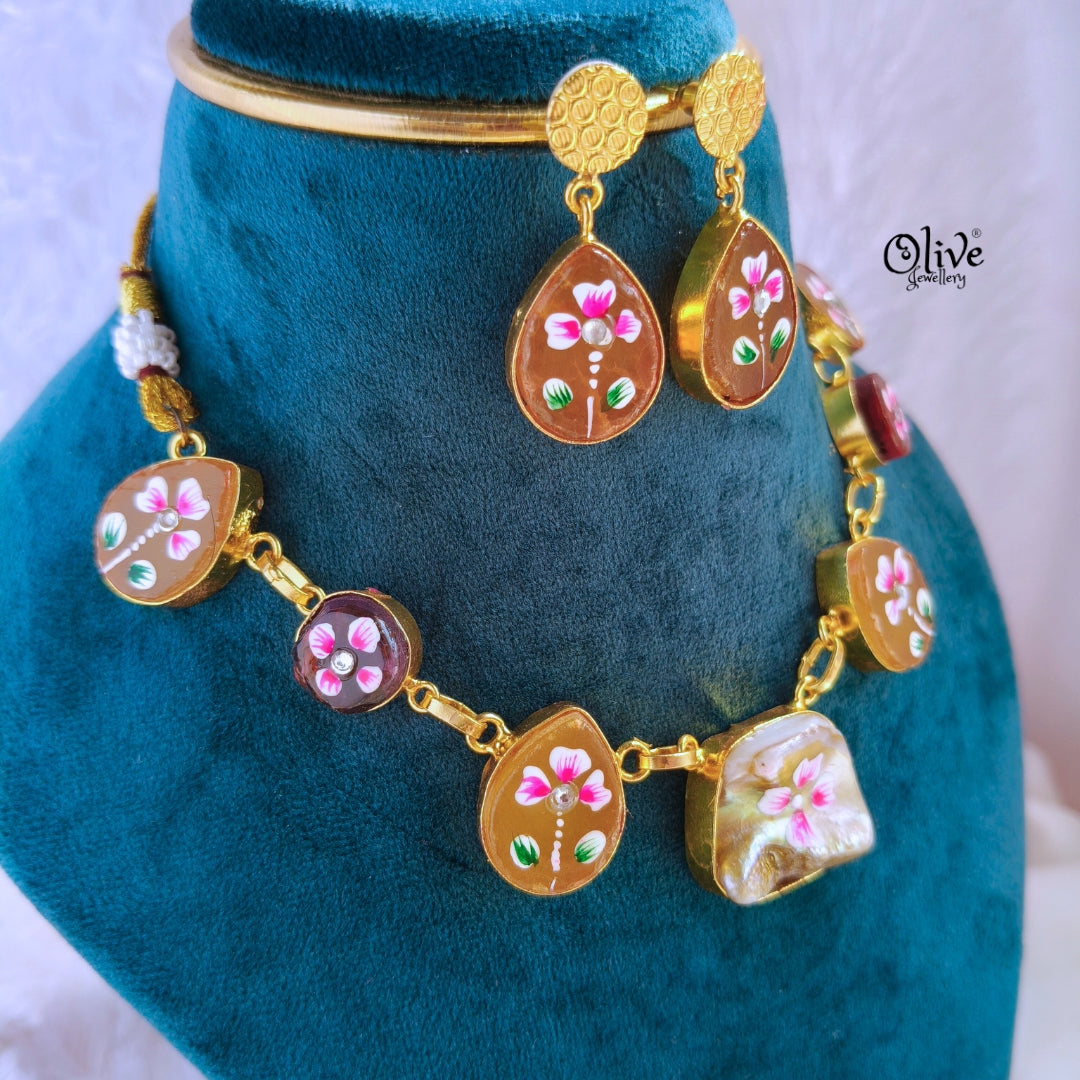 Tanjor Natural Stone Choker