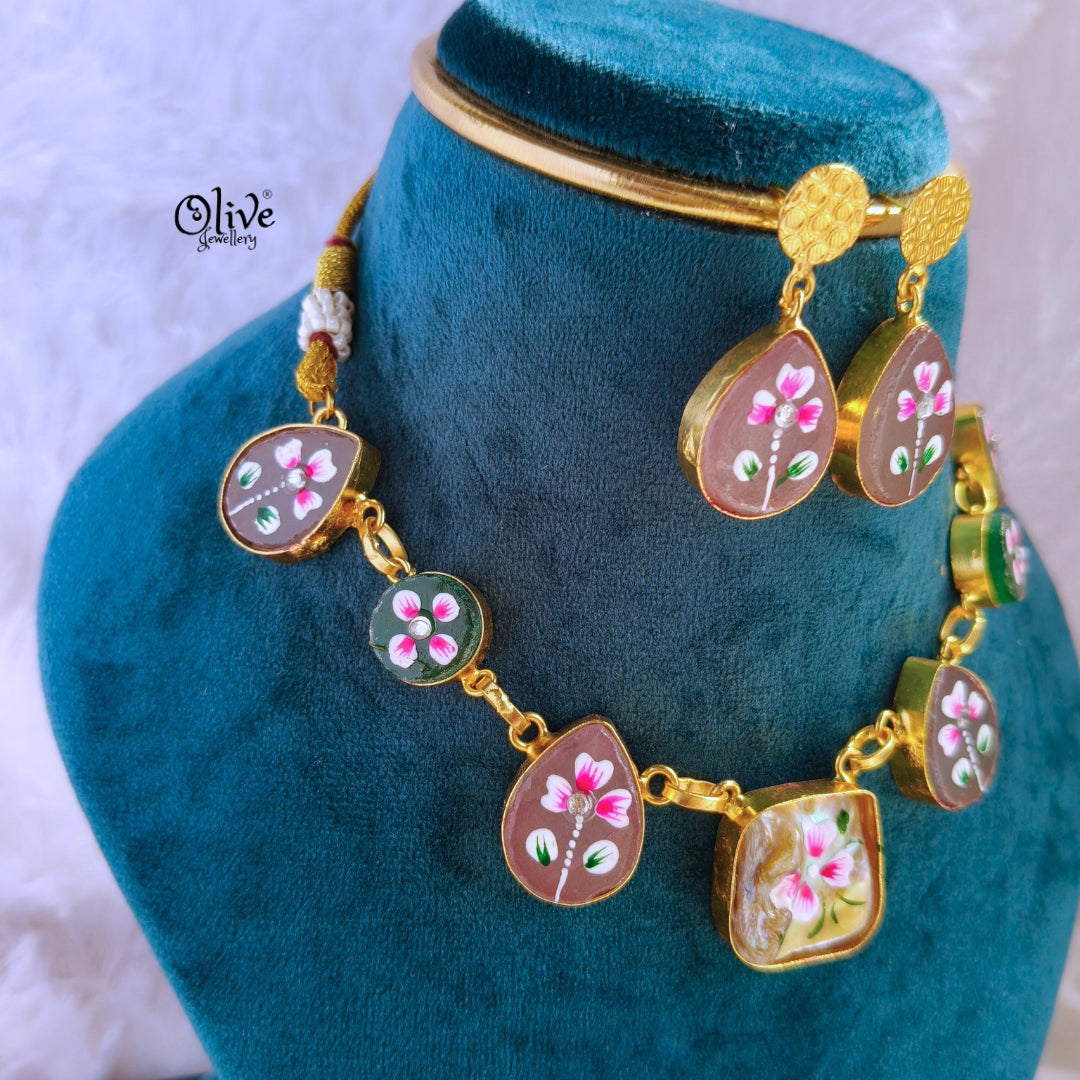 Tanjor Natural Stone Choker