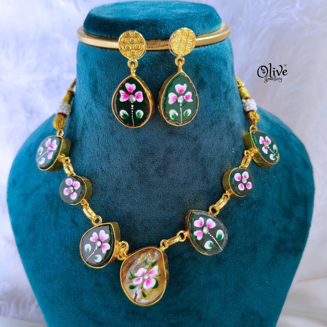 Tanjor Natural Stone Choker