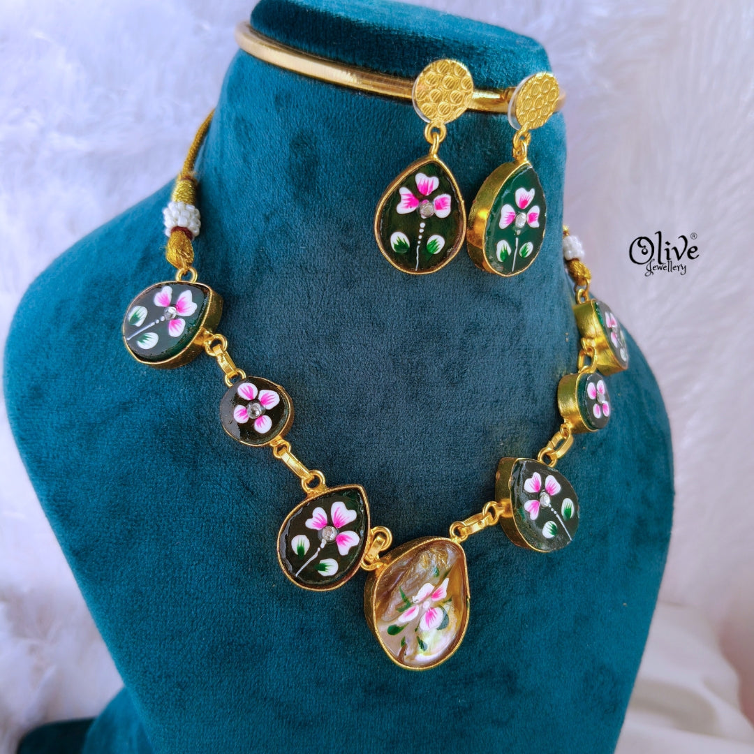 Tanjor Natural Stone Choker