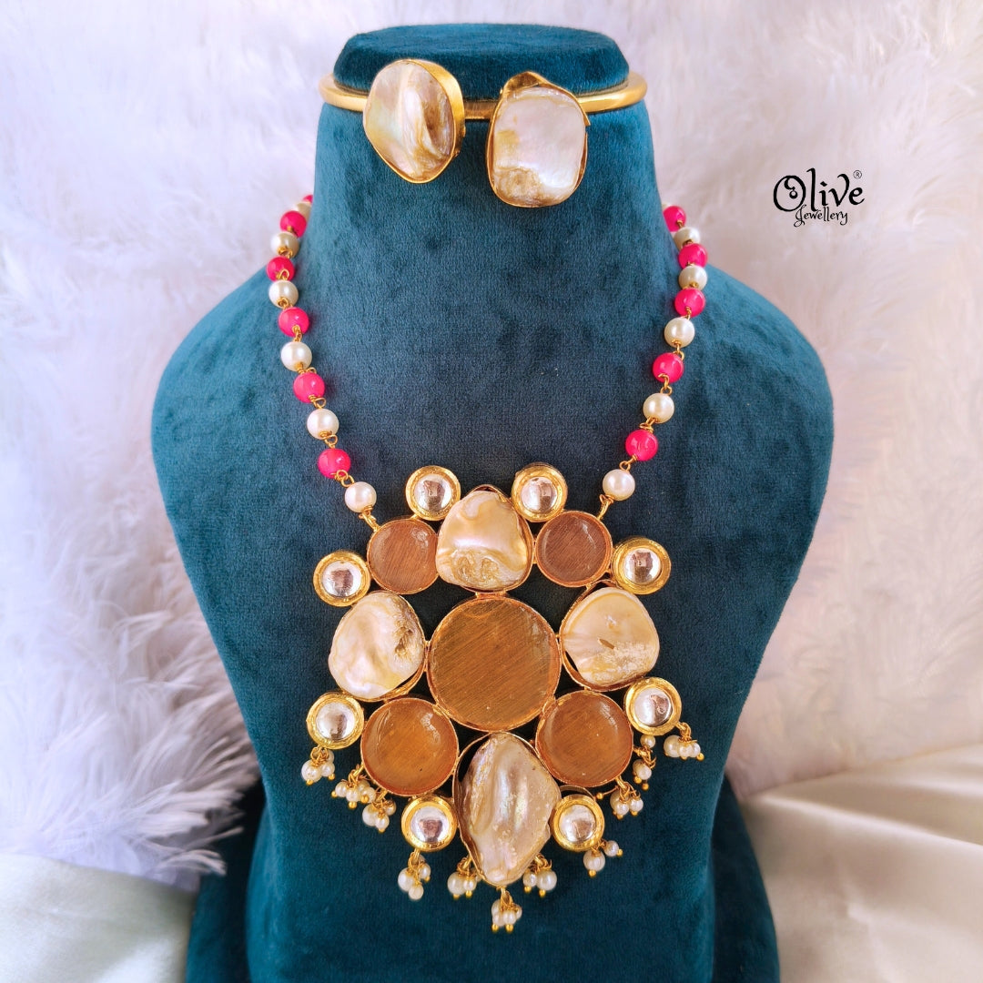 MOP Pendent