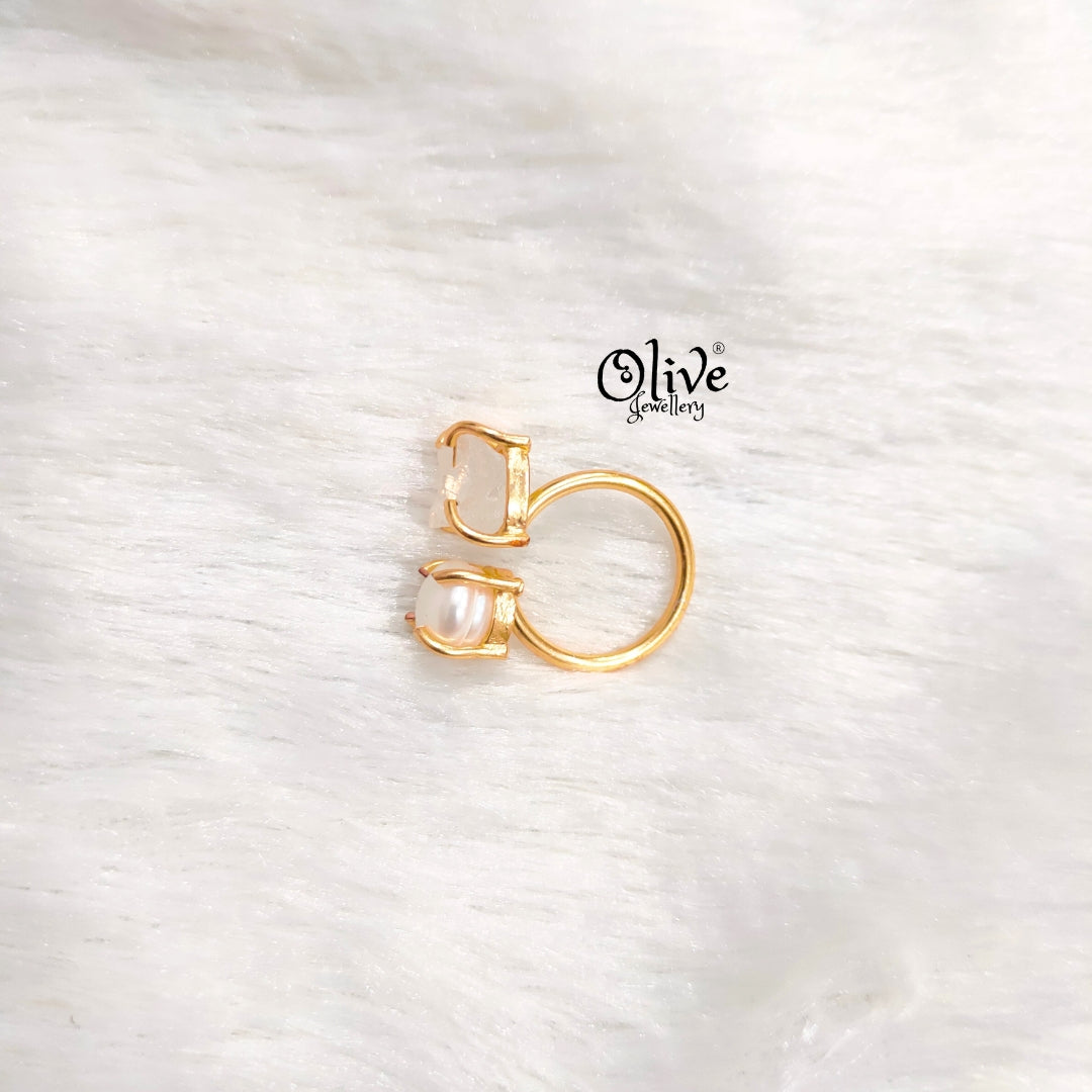 Natural Stones Finger Rings - Claw Fitting - Rough Shape -Crystal Stone with one Pearl