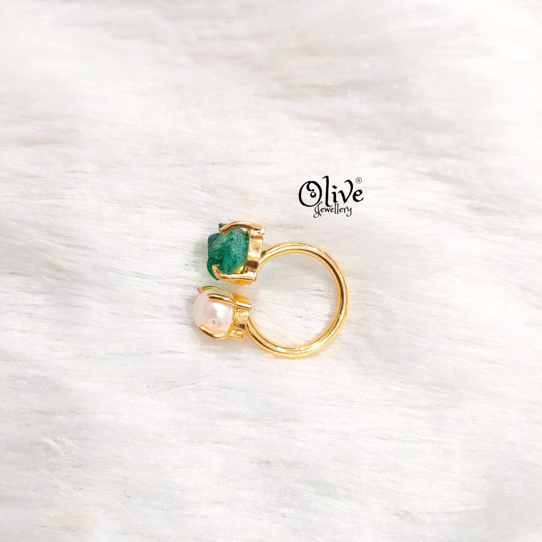 Natural Stones Finger Rings - Claw Fitting - Rough Shape -Crystal Stone with one Pearl