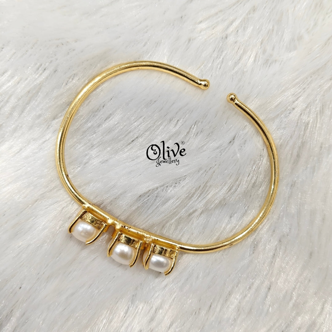 Fresh Water Pearls - Claw Fitting - Three Pearls