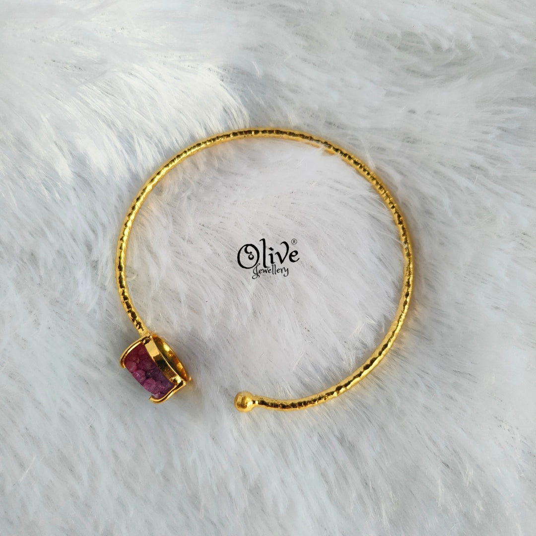 Natural Stone Kada - Claw Fitting - Colored Crystal