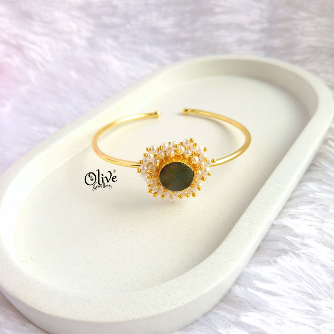 Natural Stones Kada - Collet Fitting - Circle Shape and Pearls