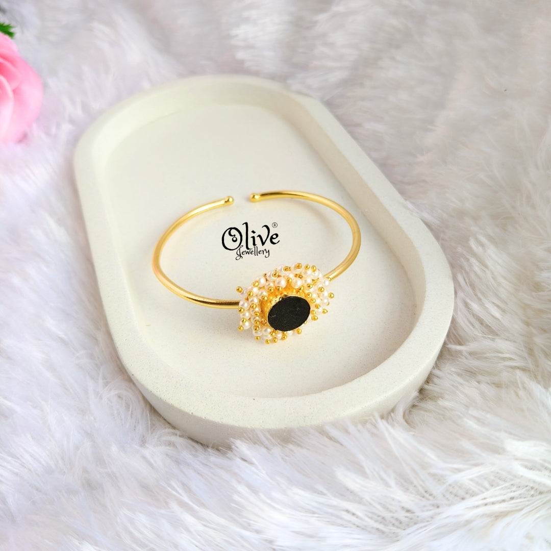 Natural Stones Kada - Collet Fitting - Circle Shape and Pearls