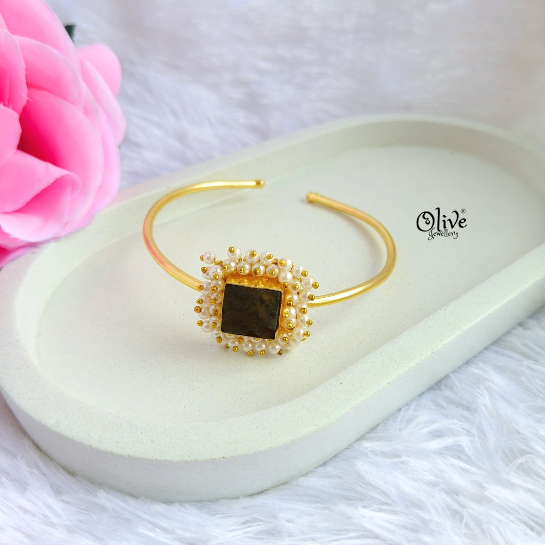 Natural Stones Kada - Collet Fitting - Square Shape and Pearls