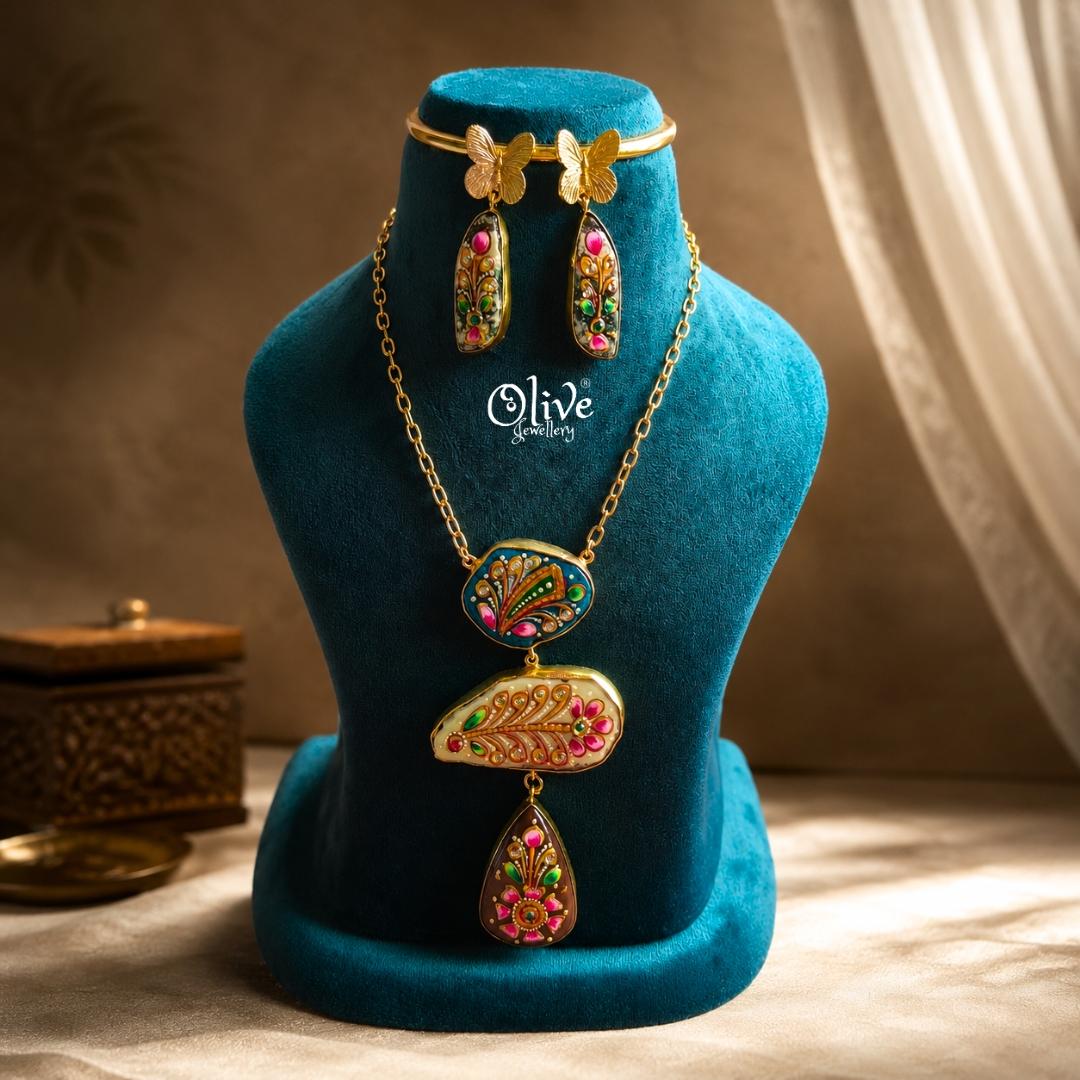 Tanjore Three Step Pendant Set -1184