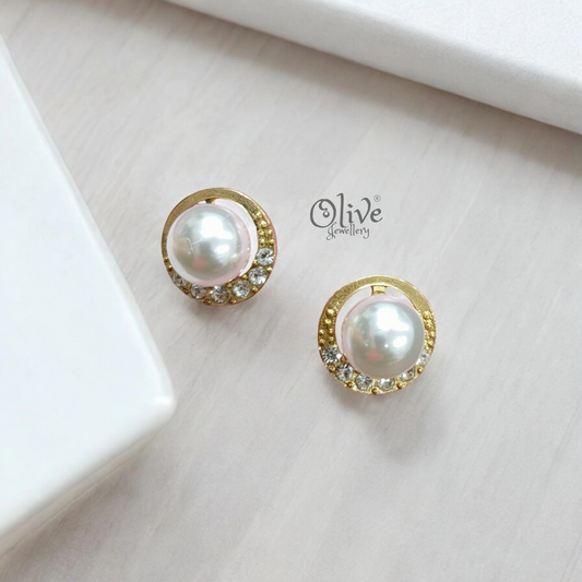 The Pearl Studs