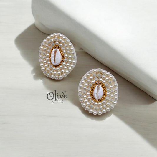 The Pearl Studs