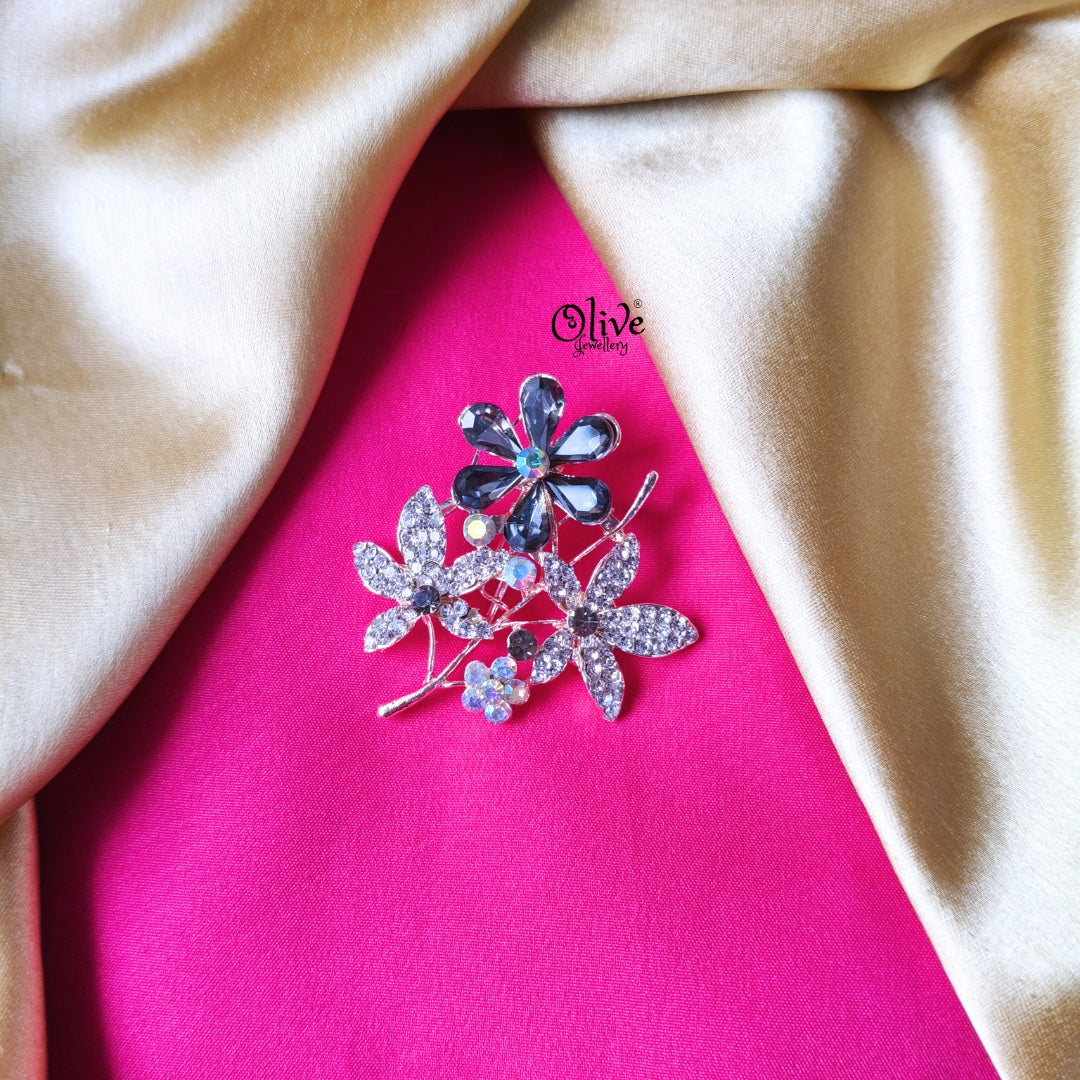 Brooch Collection  -226- 3Flowers