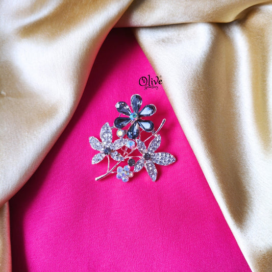 Brooch Collection  -226- 3Flowers