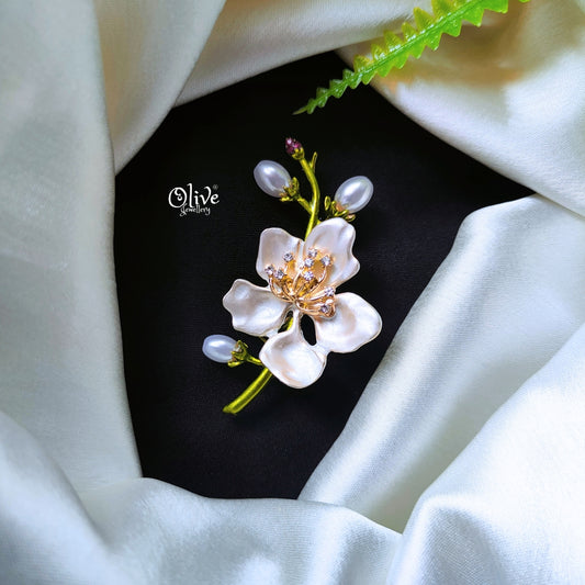 The Green Vine Brooch