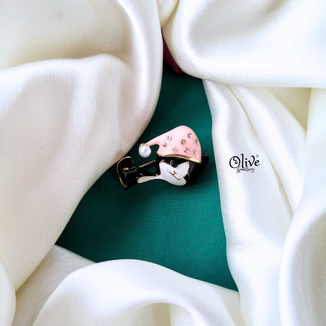 Sleepy Cat Brooch