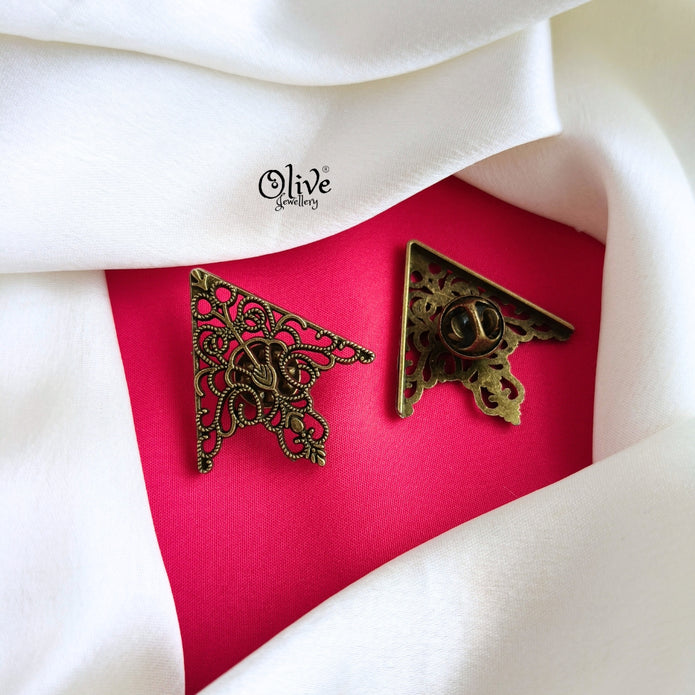 Collar Brooch