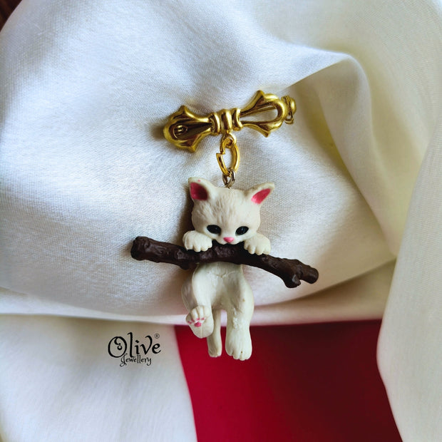 Kiteen Hanging Brooch