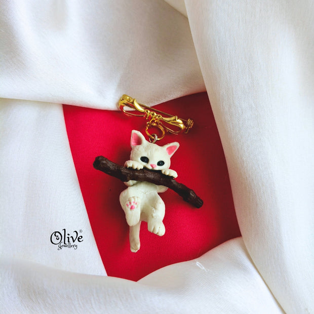 Kiteen Hanging Brooch