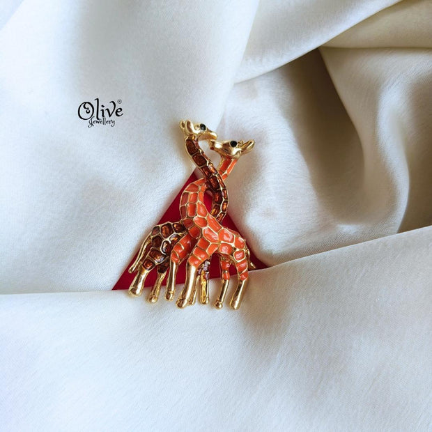 Two Giraffe Brooch -925