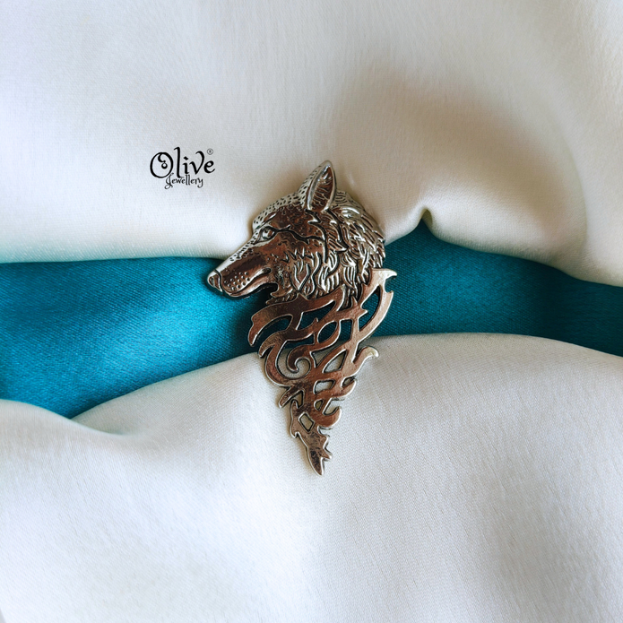 Sliver Shade Wolf Brooch-984