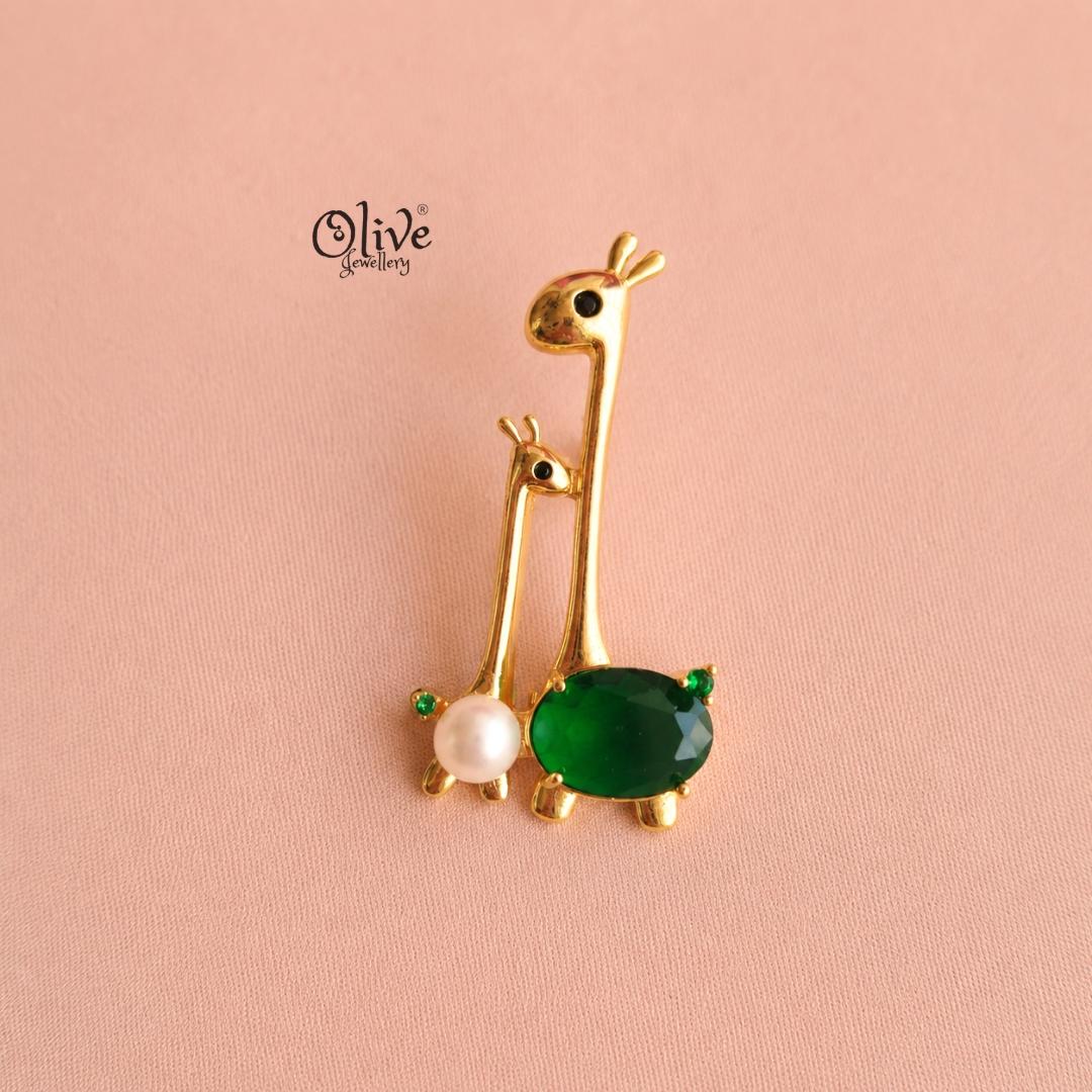 Giraffe Duo Brooch