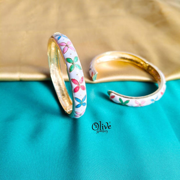 Enamel Kadas Pair (Openable) -118