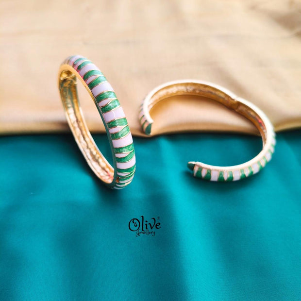Enamel Kadas Pair (Openable) -121
