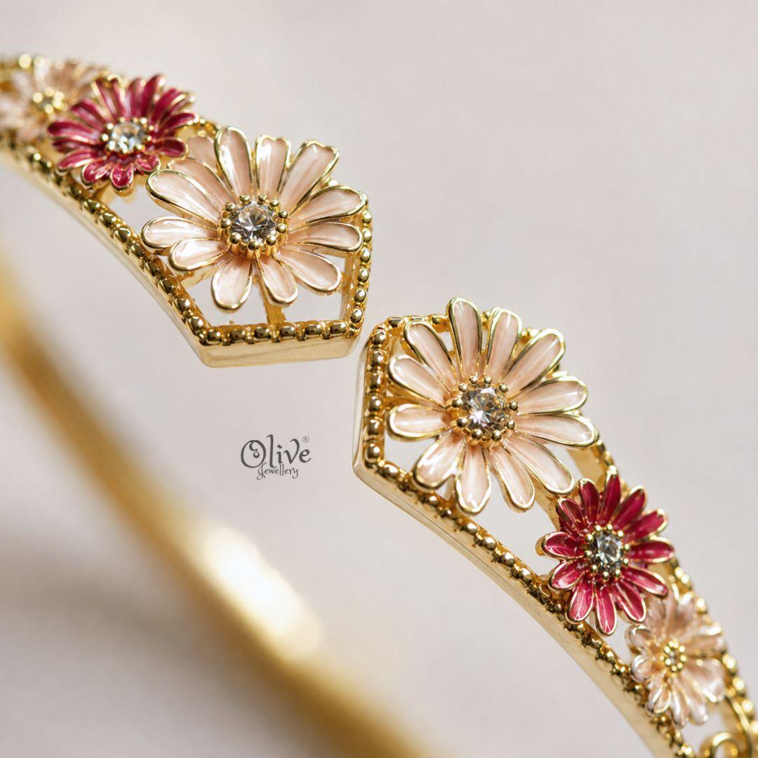 Rosé Daisy Crest Kada (Openable)