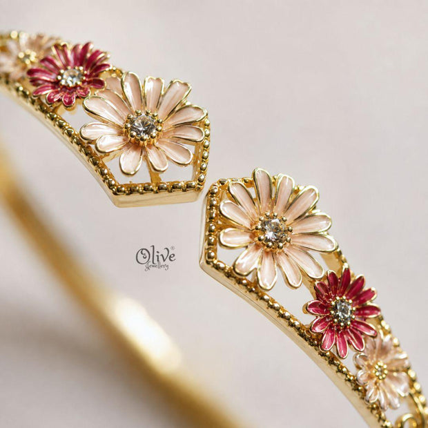Rosé Daisy Crest Kada (Openable)