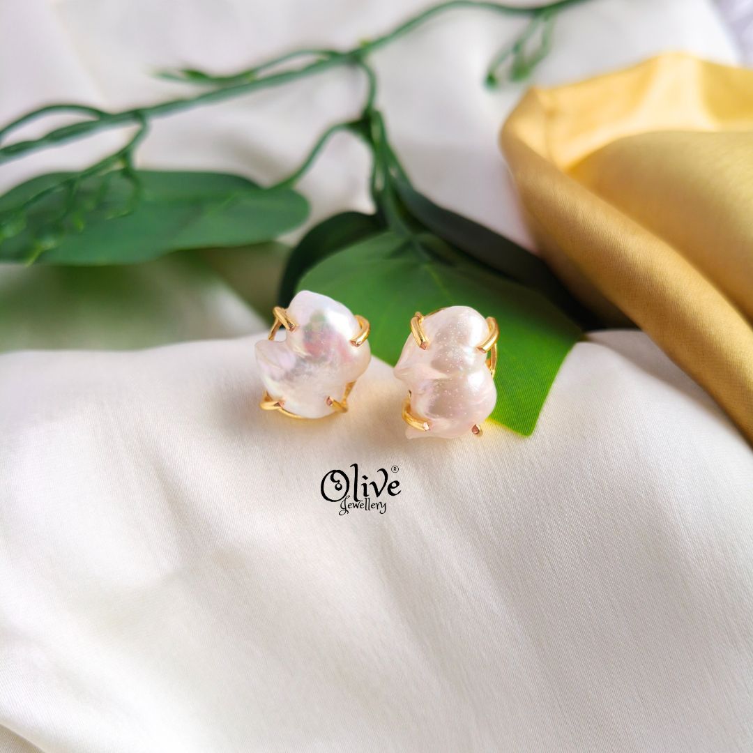 Baroque pearl - Claw Fitting