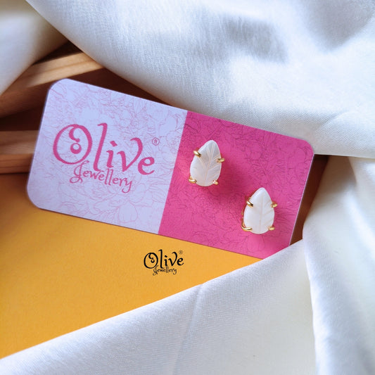 Shell Studs - Claw Fitting -Leaf Shape