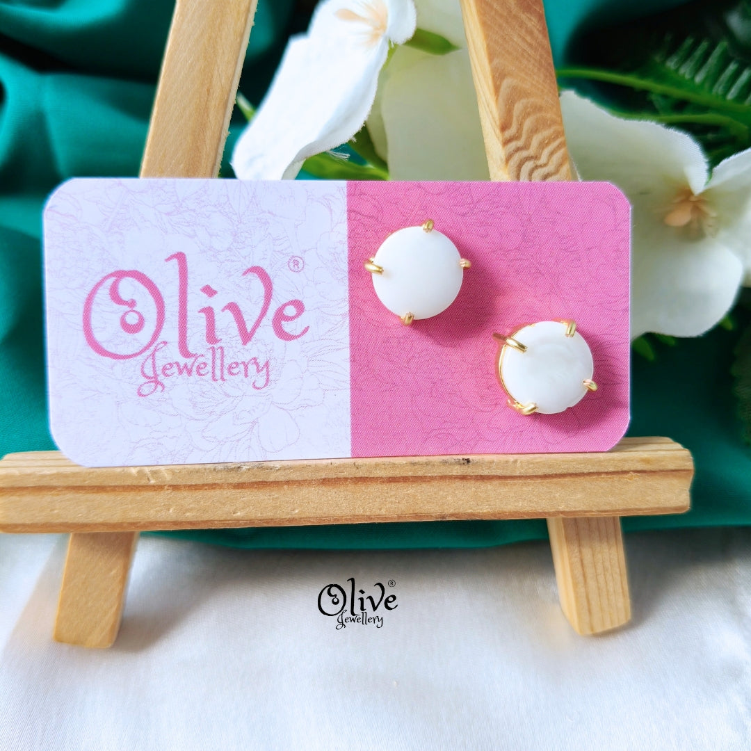 Shell Studs - Claw Fitting -Circle Shape
