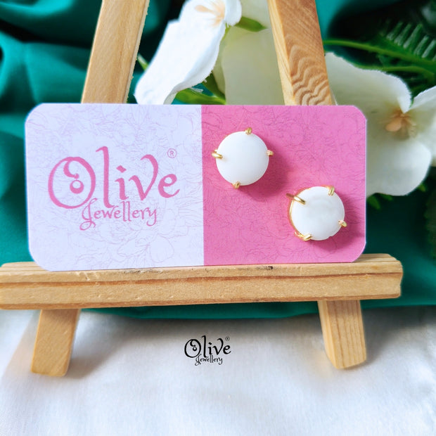 Shell Studs - Claw Fitting -Circle Shape