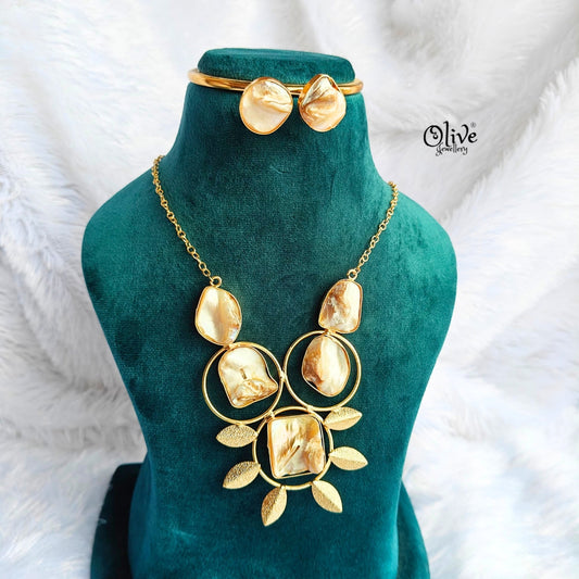 MOP Pendent