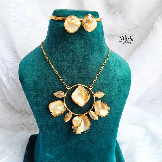 MOP Pendent