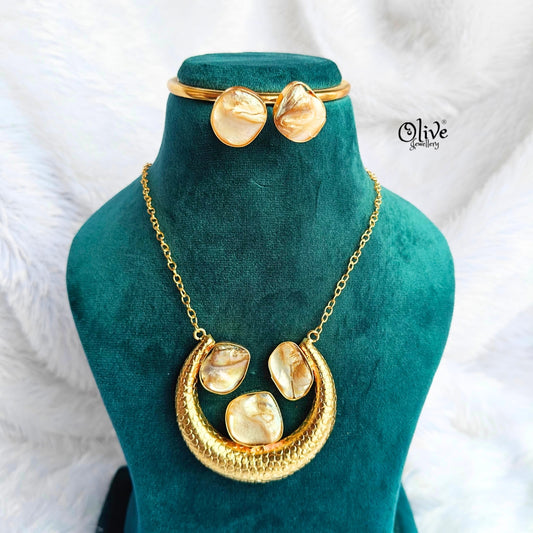 MOP Pendent