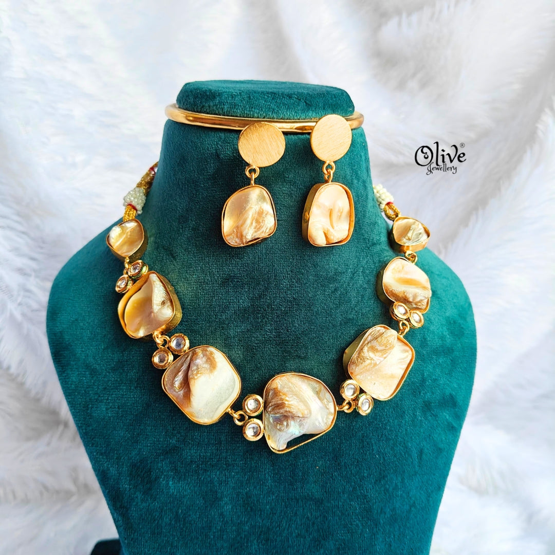 MOP Choker