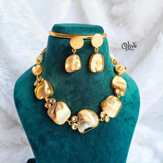 MOP Choker